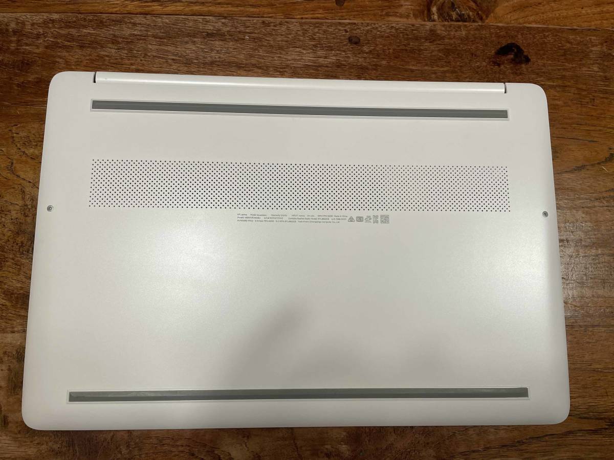 中古 HP 15s-eq1519AU ホワイト AMD3020e メモリ4GB SSD128GB 15.6