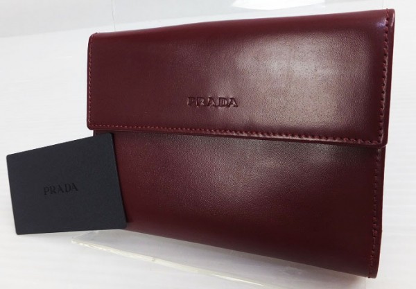 プラダprada バーガンディ レザー ウォレット 財布R46943