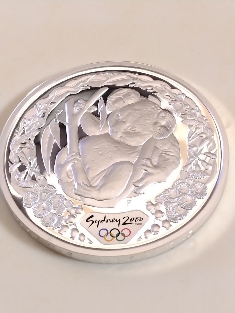 オーストラリア 2000 純銀1オンス5ドル銀貨 Koala in tree within wreath