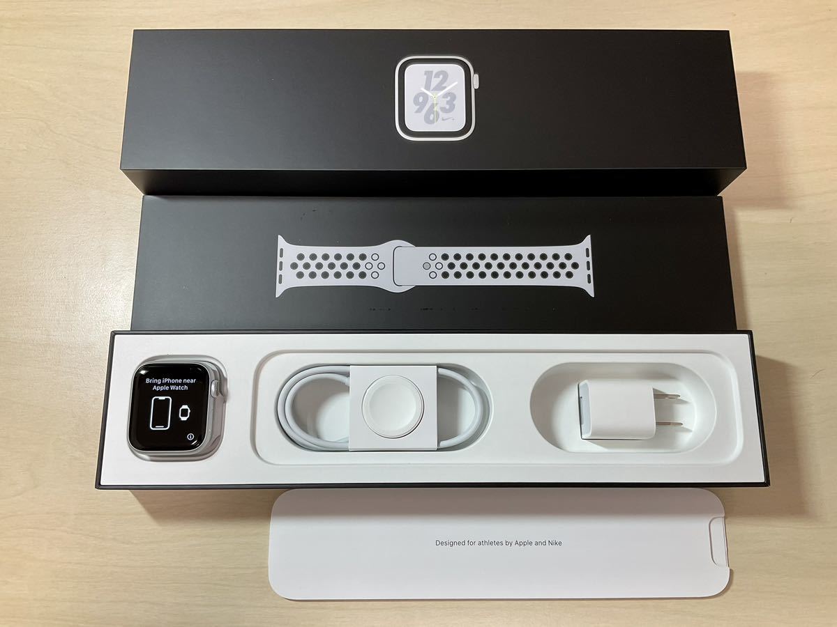 【未使用品、通電確認済み】Apple Watch Nike+ Series 4 GPS+Cellularモデル 40mm シルバーアルミニウムケースとNIKEスポーツバンド