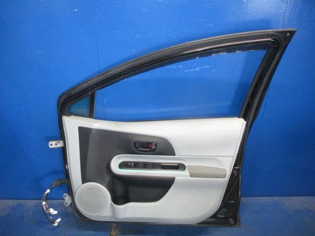アクア DAA-NHP10 右フロントドア 209 67001-52590 アクア 右フロントドア DAA-NHP10 7kurudepa カラーNo：209 1NZ