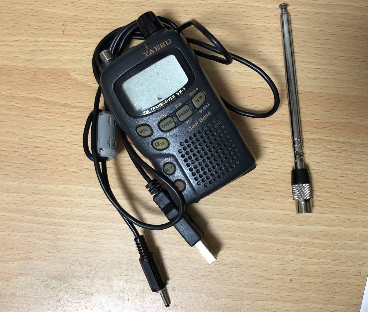 アクセサリー YAESU VX-1 Yaesu VX-1動作品 乾電池ケース無し USBケーブル付き アクセサリ
