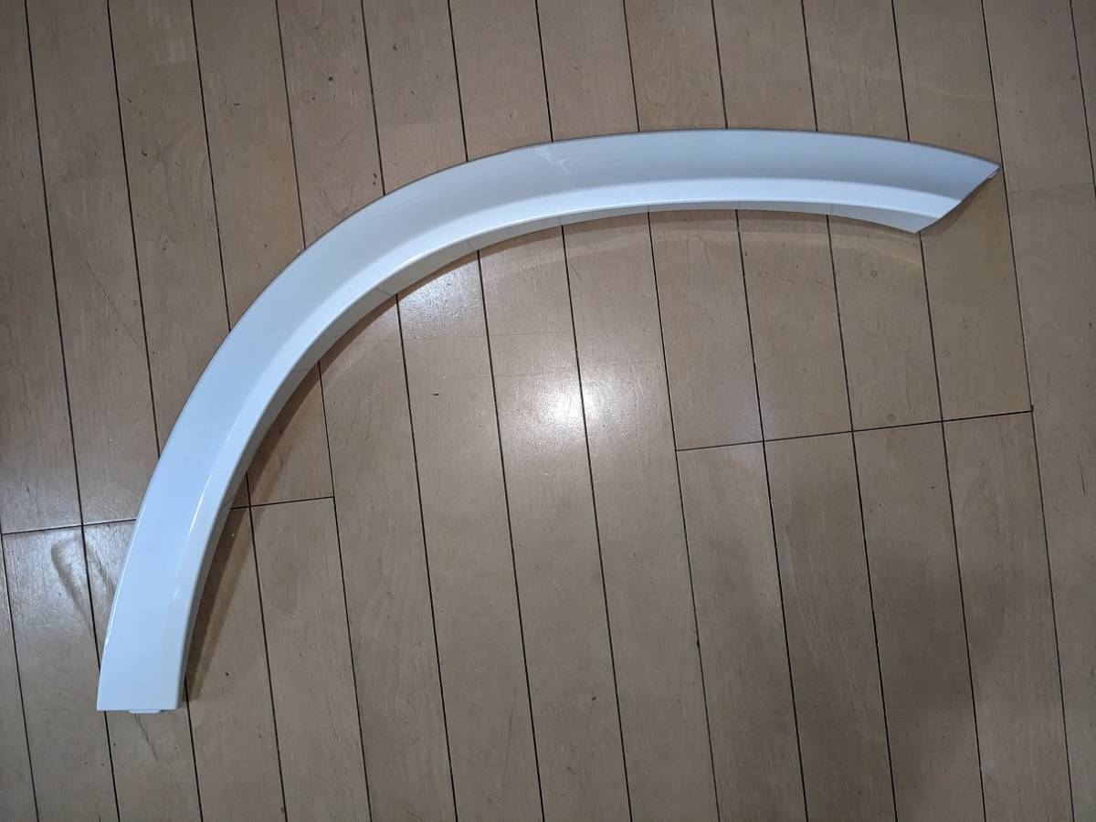 ベンツ W167 GLE 純正 AMG リア ホイールアーチ カバー 左 中古品 1678800105 オーバーフェンダー モール ホワイト