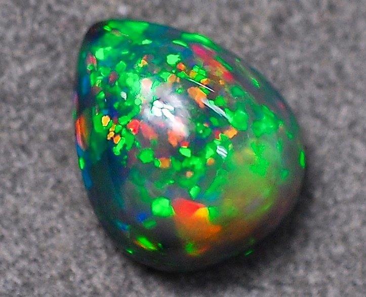 AA!! 9.70cts 天然 オパール化した木の化石 ウッドオパール グリーン