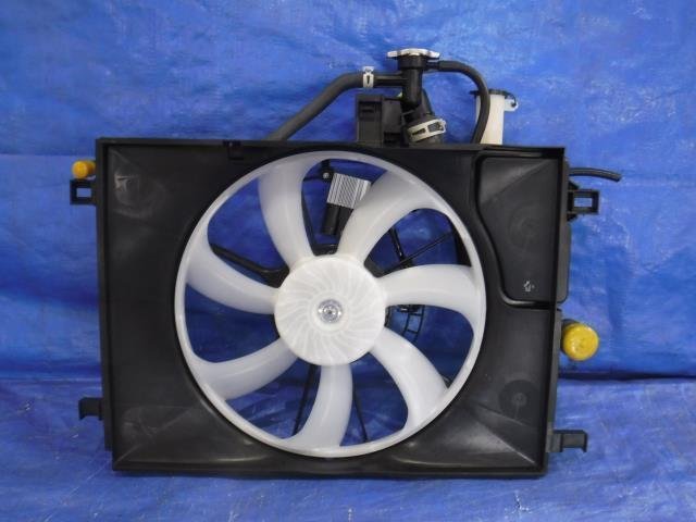 宮城 塩釜発】中古 電動ファン ヤリスクロス 5BA-MXPB10 純正品 DENSO