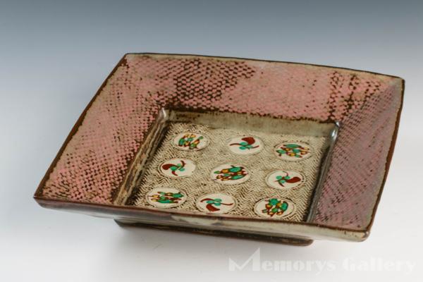 【雅】島岡達三 最上位作 象嵌赤絵草花文角皿 共箱 共布 保証