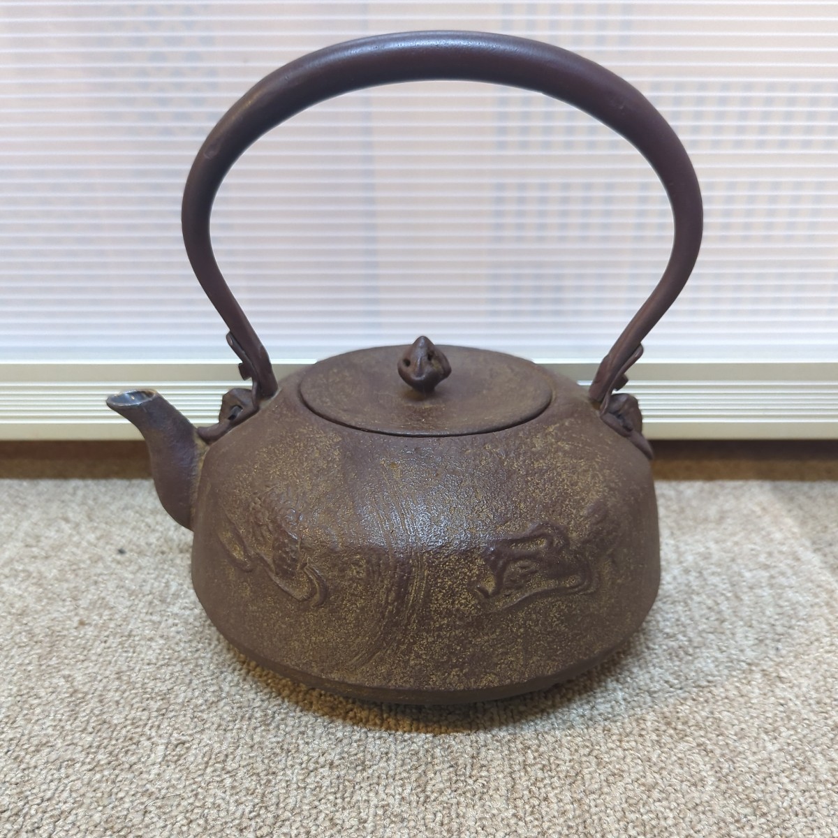 鉄瓶 南部鉄器 龍紋 作者不明 21×18×18.5 2.09㎏(鉄瓶)｜売買された