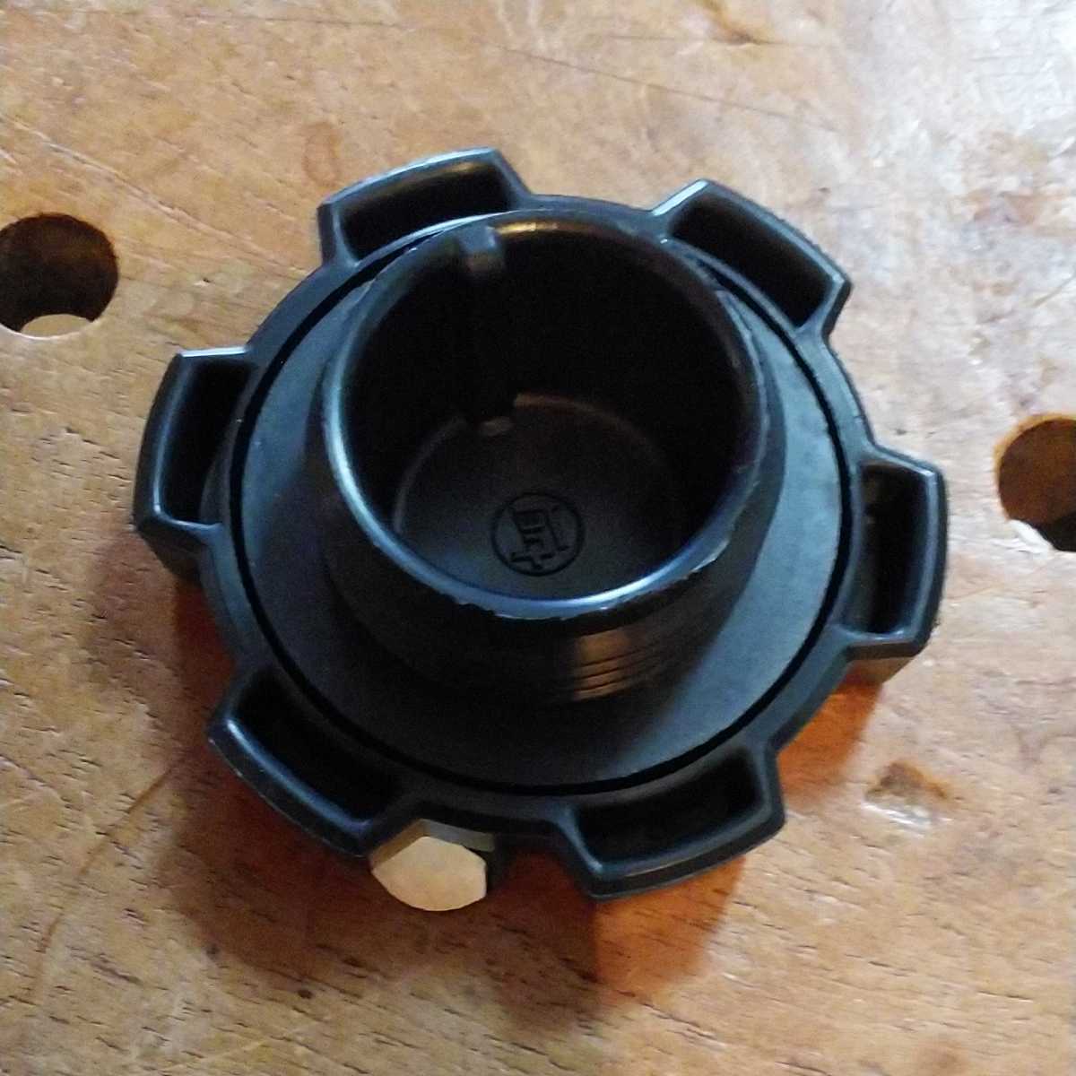 オイル フィラキャップ toyota トヨタ自動車　純正新品　AE86 MZ10 GZ10 AW10 KP61 もう廃番？ | オイルフィラーキャップ 純正部品 トヨタ純正品番先頭12 タイ純正 TRDアルミ・オイルフィラーキャップ(シルバー