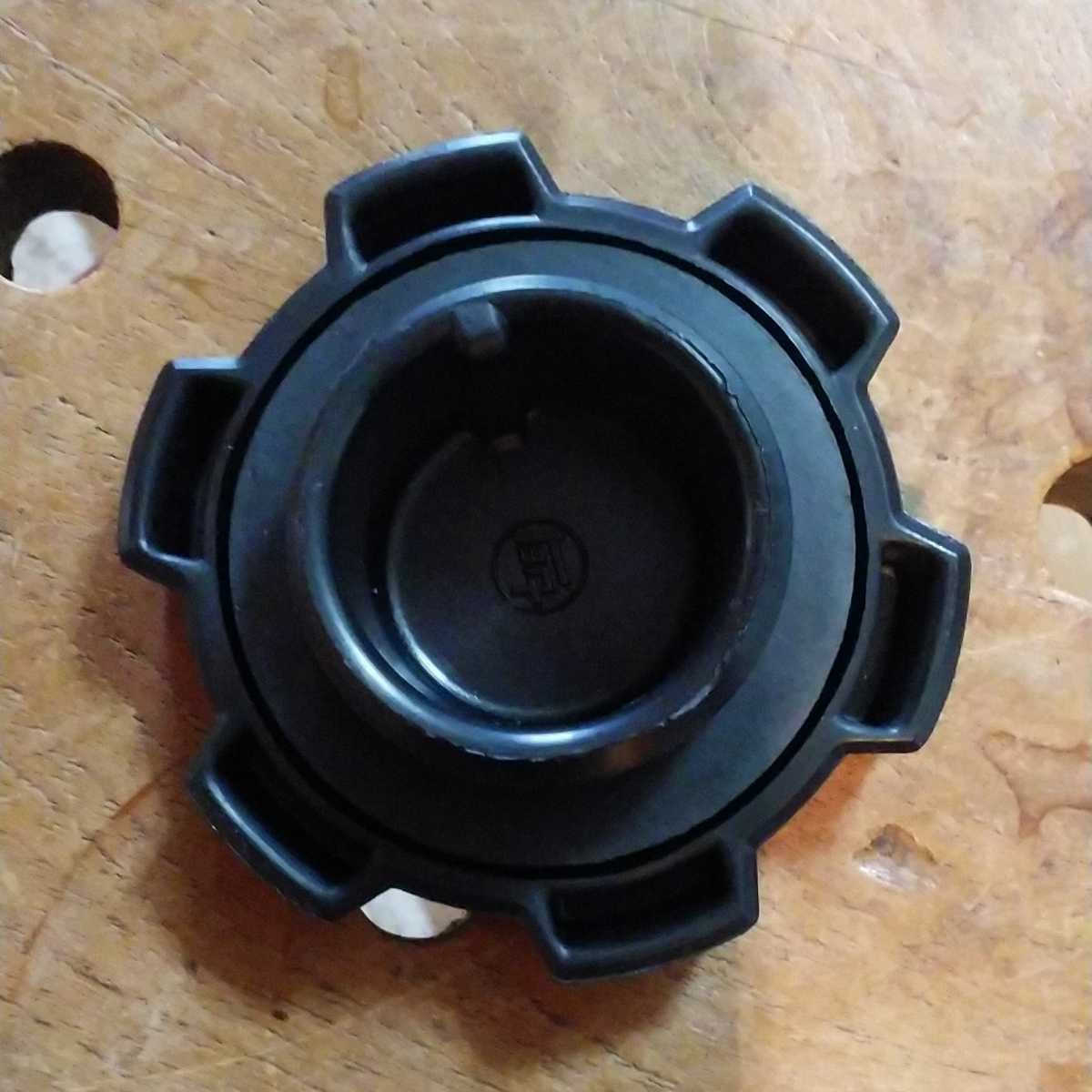 オイル フィラキャップ toyota トヨタ自動車　純正新品　AE86 MZ10 GZ10 AW10 KP61 もう廃番？ | オイルフィラーキャップ 純正部品 トヨタ純正品番先頭12 タイ純正 TRDアルミ・オイルフィラーキャップ(シルバー