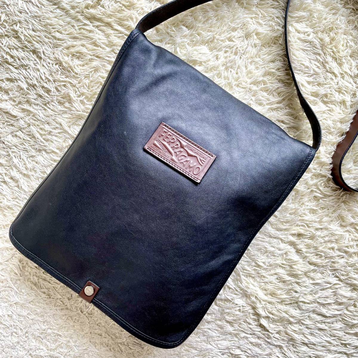 【超希少】サルヴァトーレ　フェラガモ ガンチーニ ショルダーバッグ　黒 FERRAGAMO（フェラガモ） サルヴァトーレフェラガモ ガンチーニ 2WAY