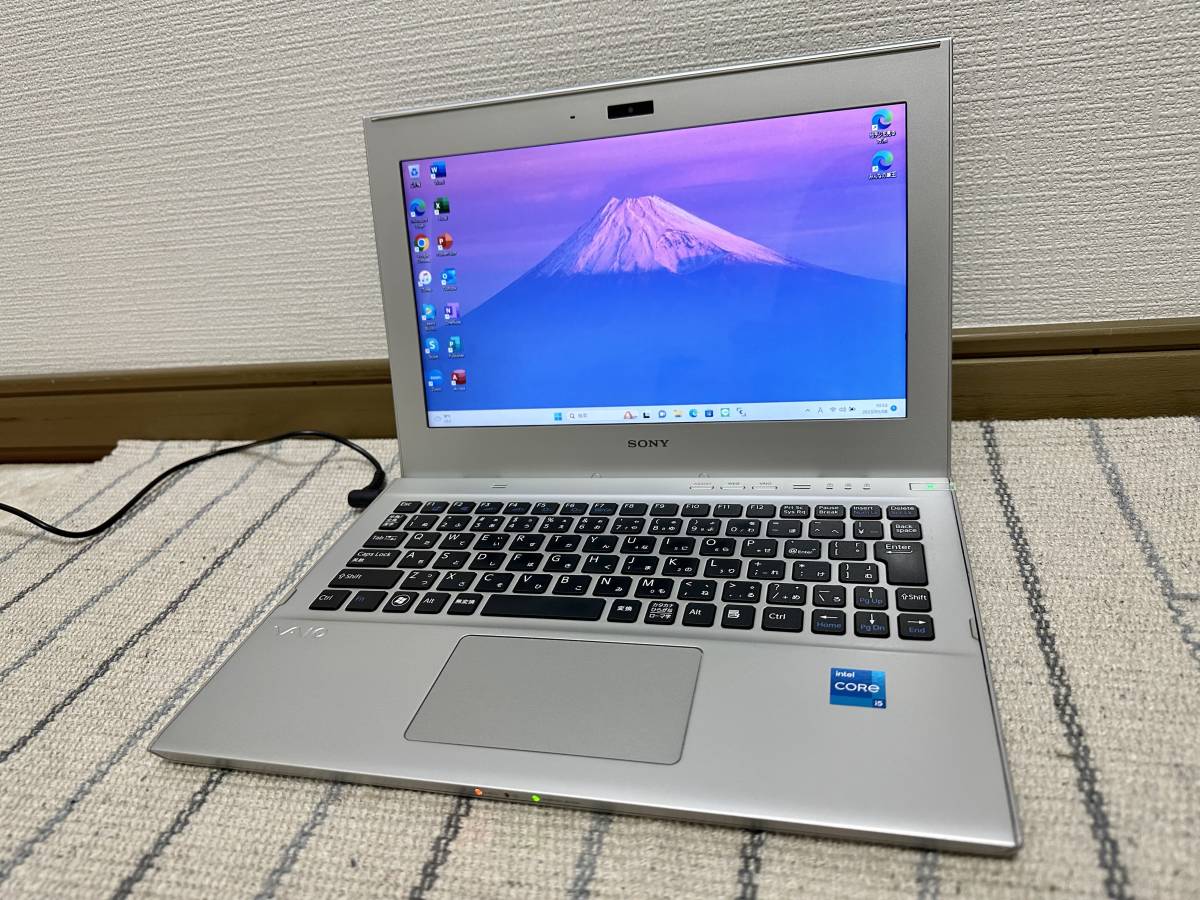極上品/高年式/大人気/富士通レッド色/カメラ/SSD256GB/USB3.0/高速