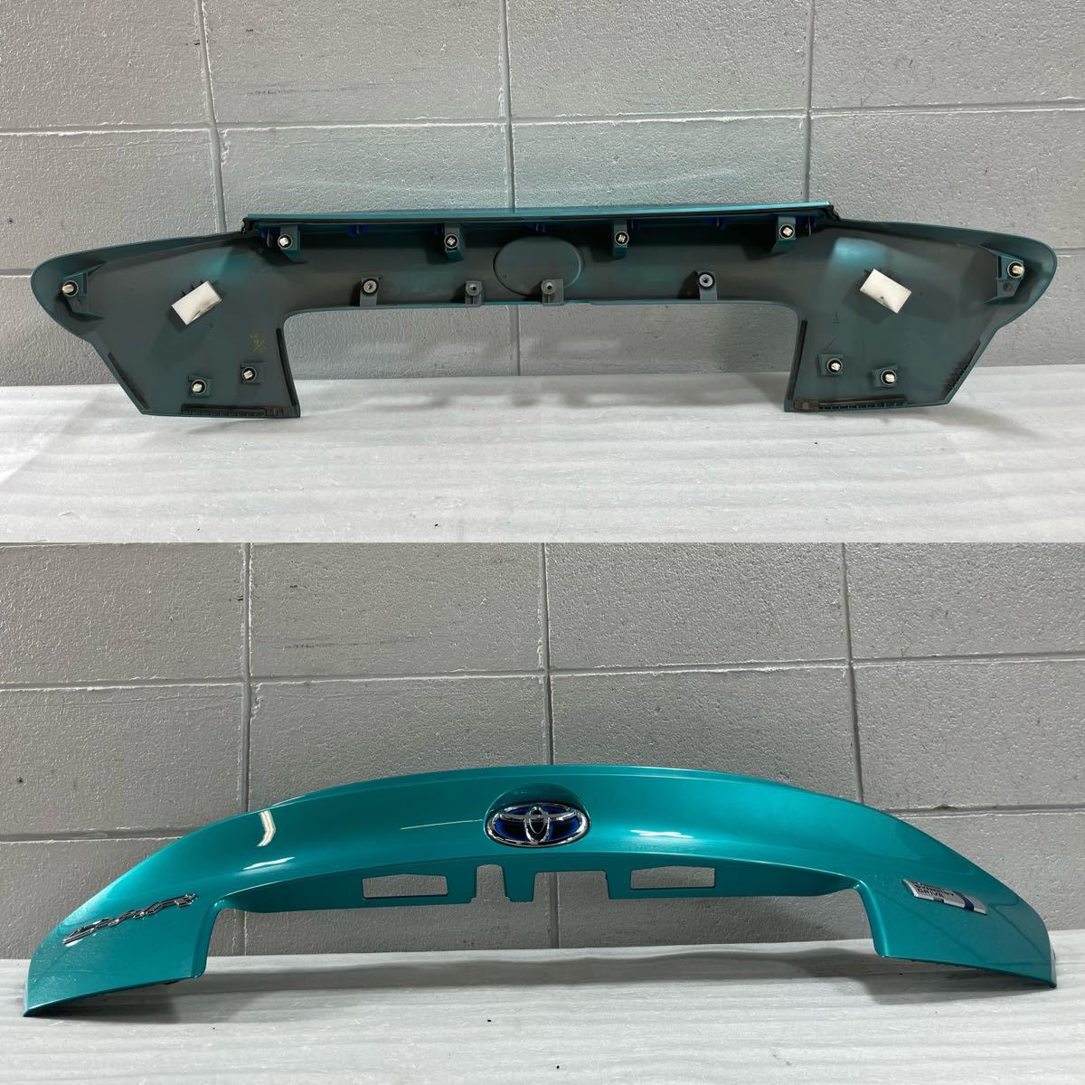 【人気SALE，お買い得】 R50510 C-HR ZYX10 純正 バックドア ガーニッシュ 76811-10160 76801-10170-G0 水色系