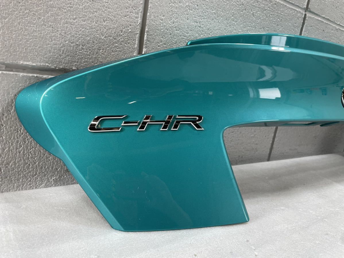 【人気SALE，お買い得】 R50510 C-HR ZYX10 純正 バックドア ガーニッシュ 76811-10160 76801-10170-G0 水色系