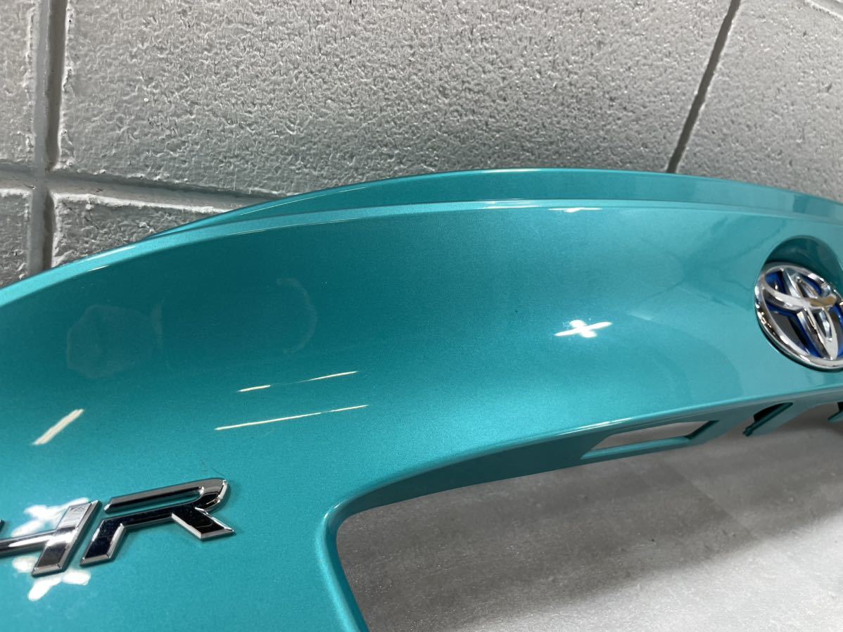 【人気SALE，お買い得】 R50510 C-HR ZYX10 純正 バックドア ガーニッシュ 76811-10160 76801-10170-G0 水色系