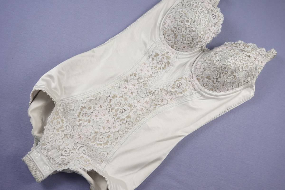 ★3799★美品 マルコ 贅沢花柄刺繍デザインショート丈高級補正ボディスーツ B-75L