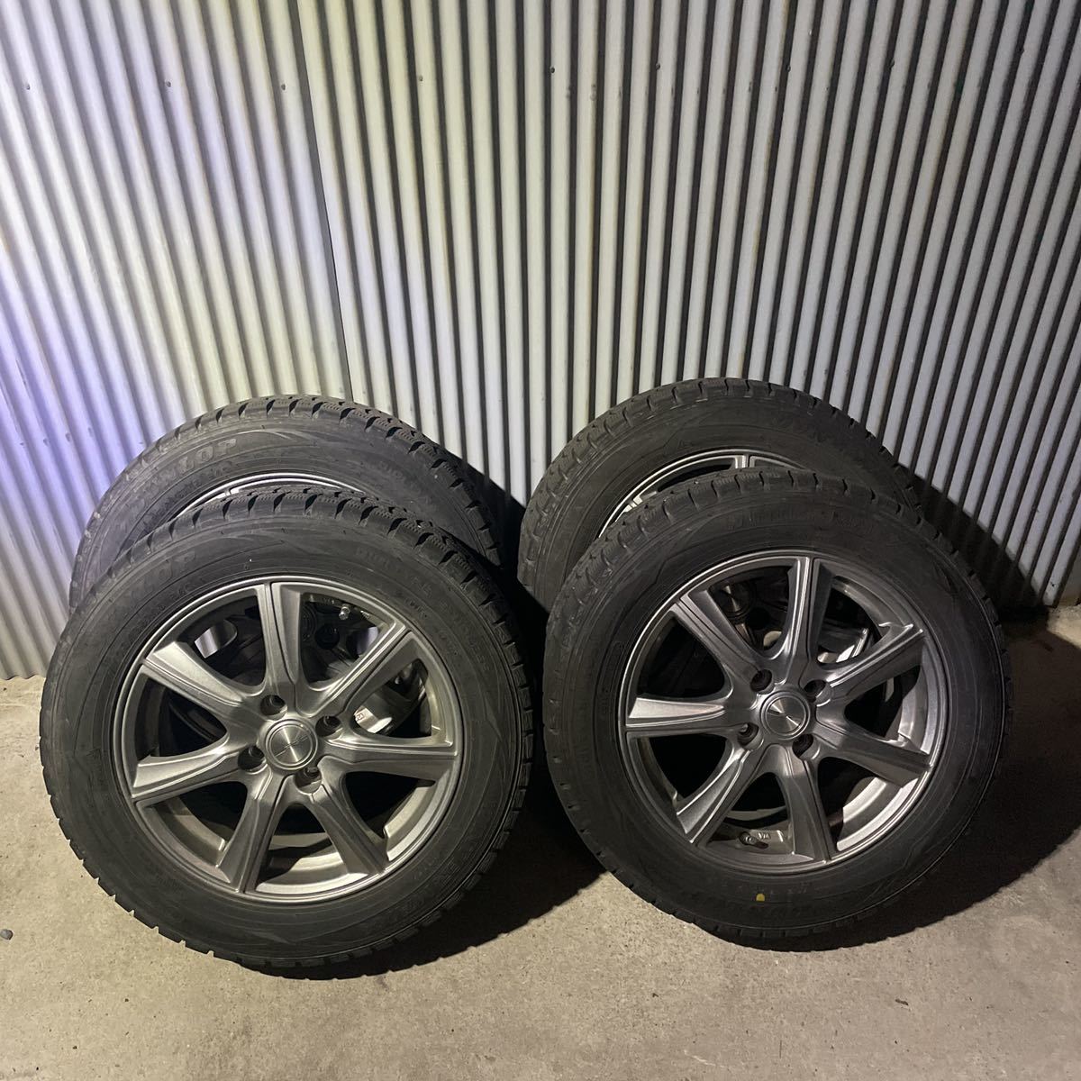スタッドレスタイヤ アルミホイール 175/65R15 バリ山 DUNLOP タイヤ
