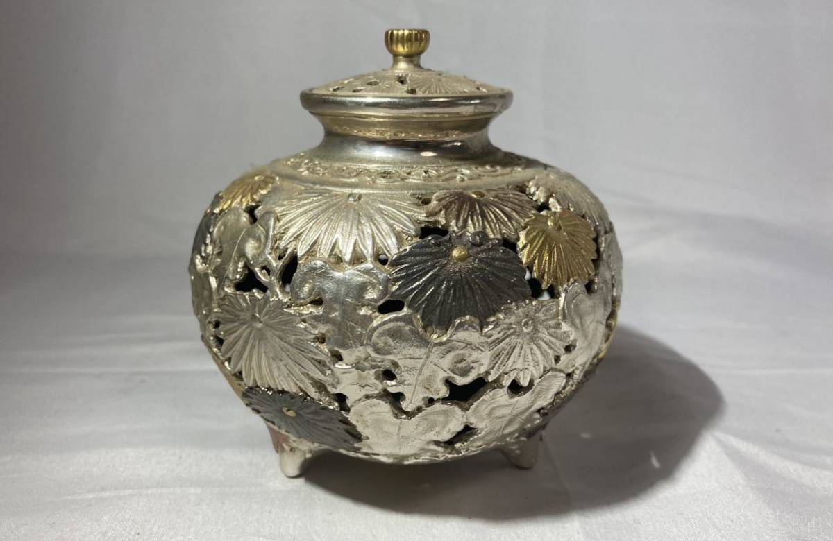 市橋敏雄 金銀彩 菊透かし文 華香炉 茶道具 共箱 未使用品 市橋敏雄作 金銀彩菊透し文華香炉の買取実績錬 即位御大