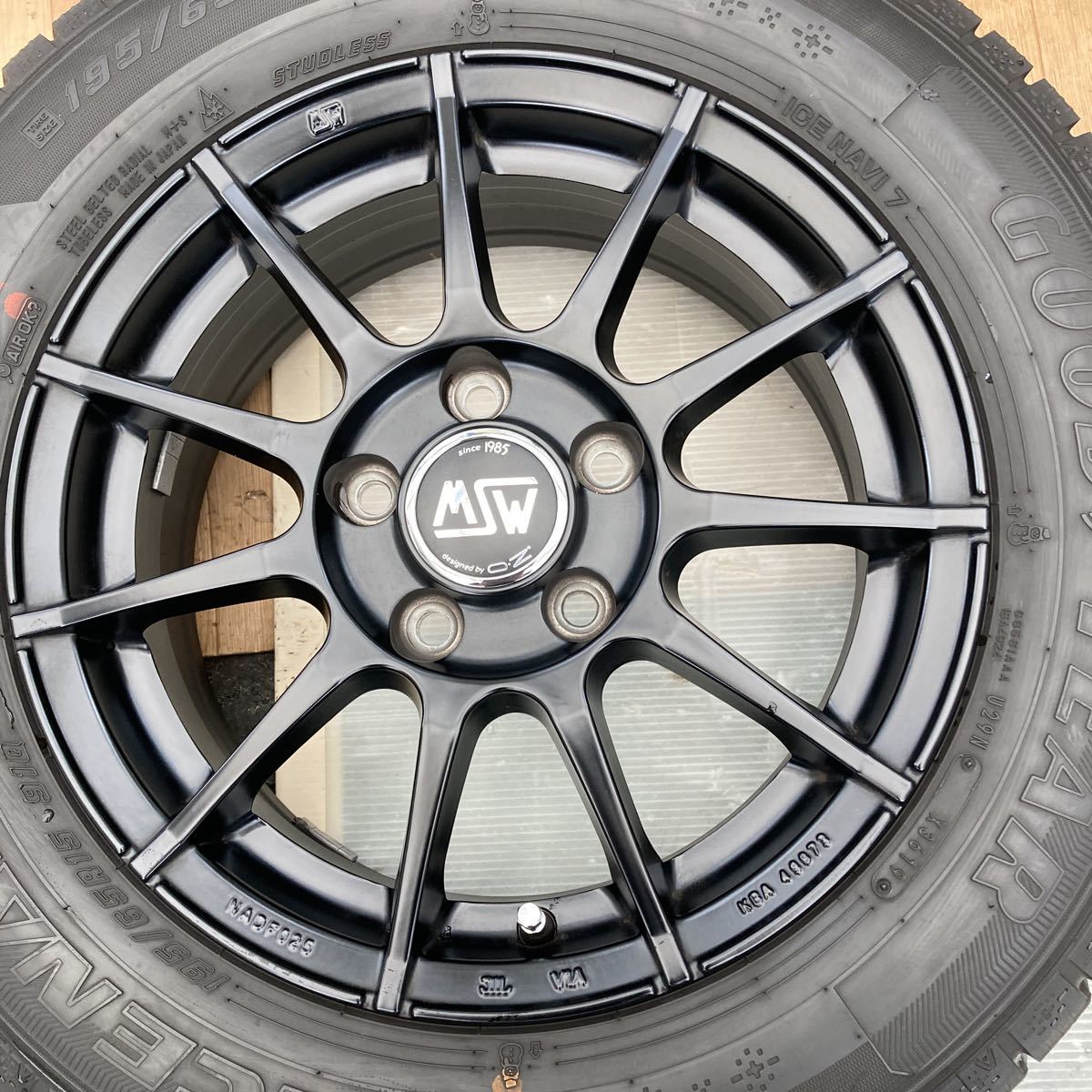 OZ MSW Since1985 15インチ6J ET47 PCD114.3 5穴 スタッドレス 195 