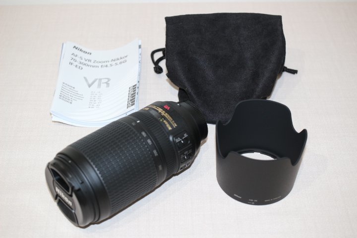 Nikon AF-S NIKKOR 70-300mm VR レンズ　付属ポーチ有 Nikon ニコン AF-S NIKKOR 70-300mm VR 一眼レフレンズ 説明書 ケース