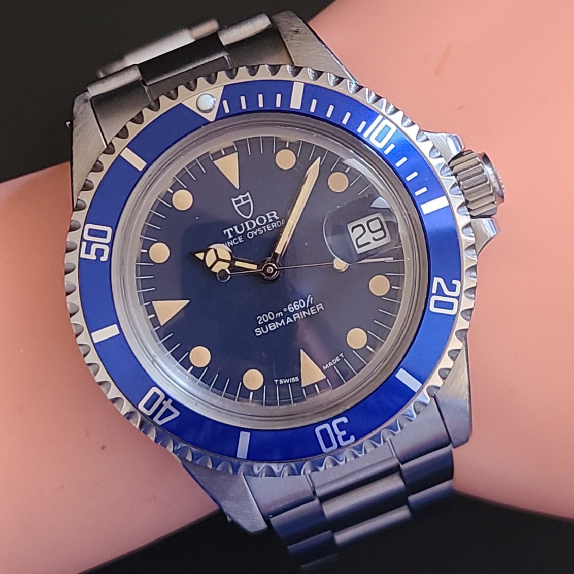 今なら即発送 超希少スイス2824-2 TUDOR刻印4枚目画像必見!! 通称盾