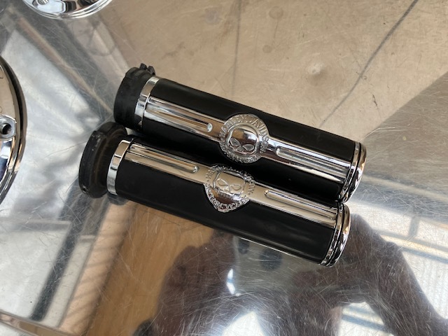 ハーレー 純正 ウィリーG.スカル・ハンドグリップ 1.5インチ径