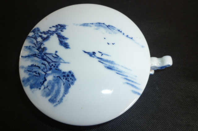美品 中国 書道具 染付山水図 陶硯 墨入 蓋付き 墨池 陶器 染付 山水