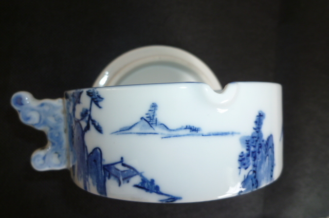 美品 中国 書道具 染付山水図 陶硯 墨入 蓋付き 墨池 陶器 染付 山水
