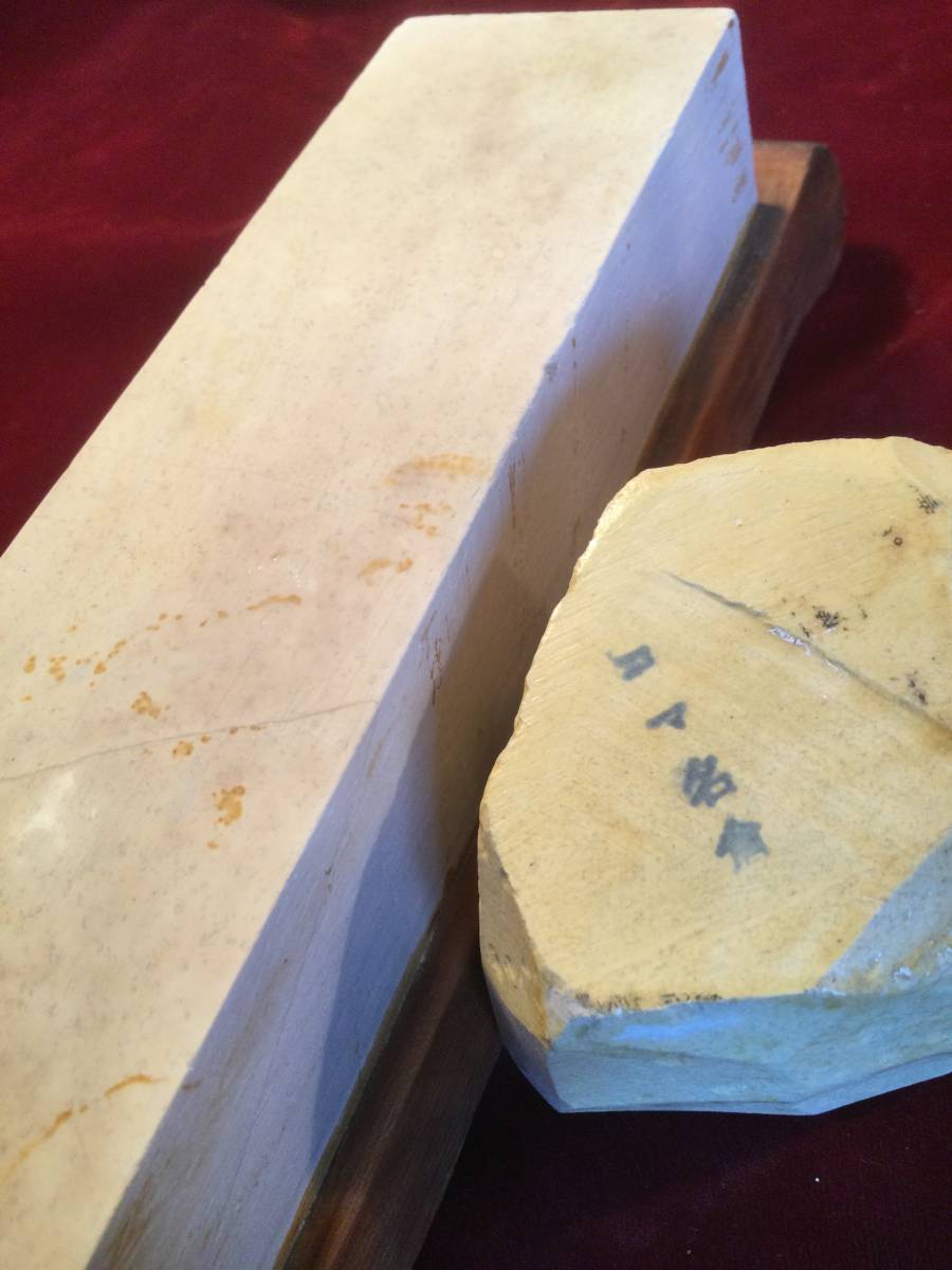 理容◆高級 天然砥石 まとめて 大小２個◆刀剣 研磨 仕上 三河白名倉 コマ 名倉 他 極６