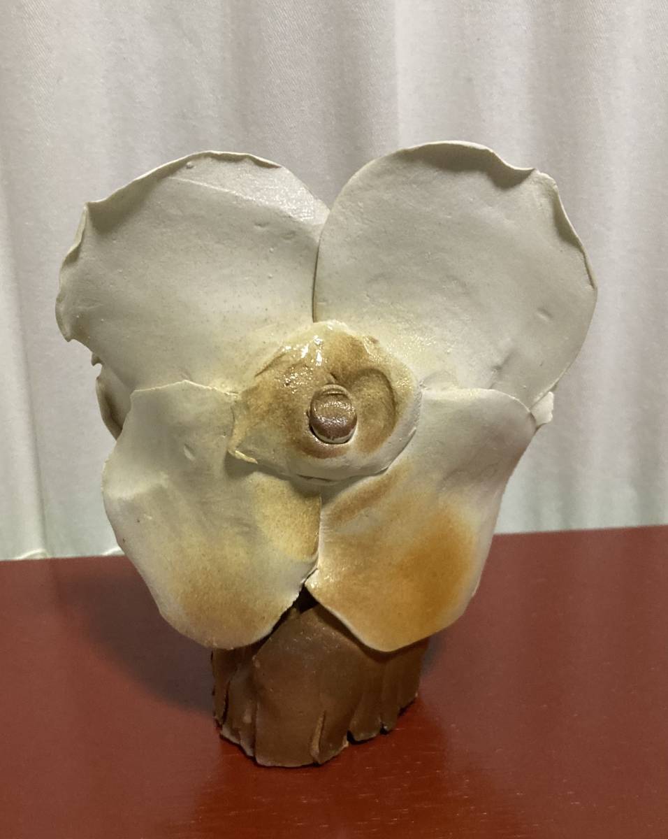 白 花 創作人形作家 竹内祥子 森の妖精 花びら 陶器人形 女の子 癒し 陶器
