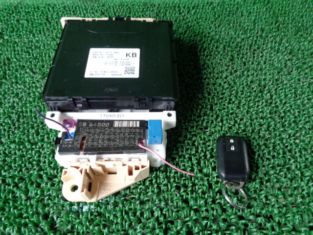 定番人気，セール スペーシア DAA-MK53S H30年 純正 室内 ヒューズボックス 36775-79RA0 スマートキー付 8536 5-2197(スズキ用)｜売買されたオークション情報、yahooの商品情報をアーカイブ公開 - オークファン スズキ用