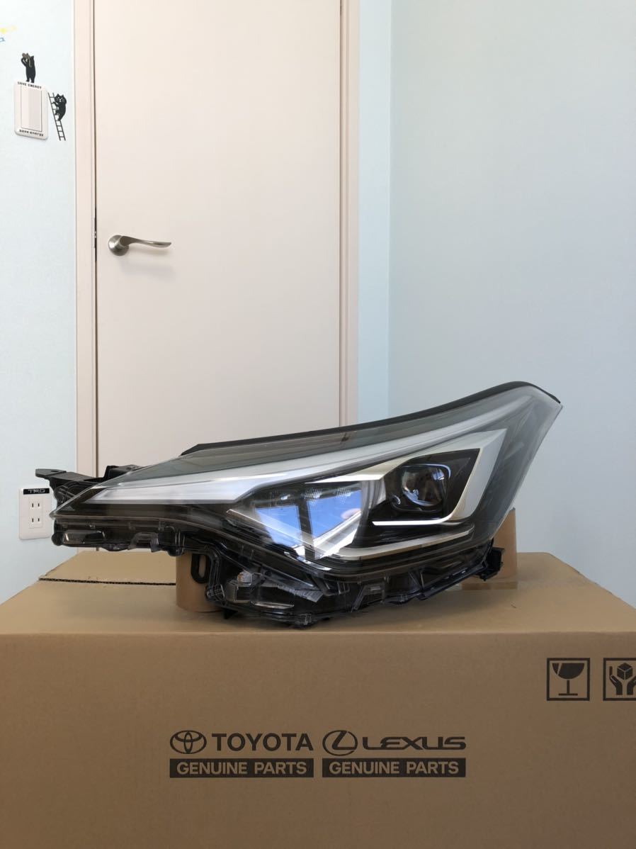 美品　C-HR　NGX10/NGX50/ZYX10　後期　トヨタ純正　LED　左ヘッドライト