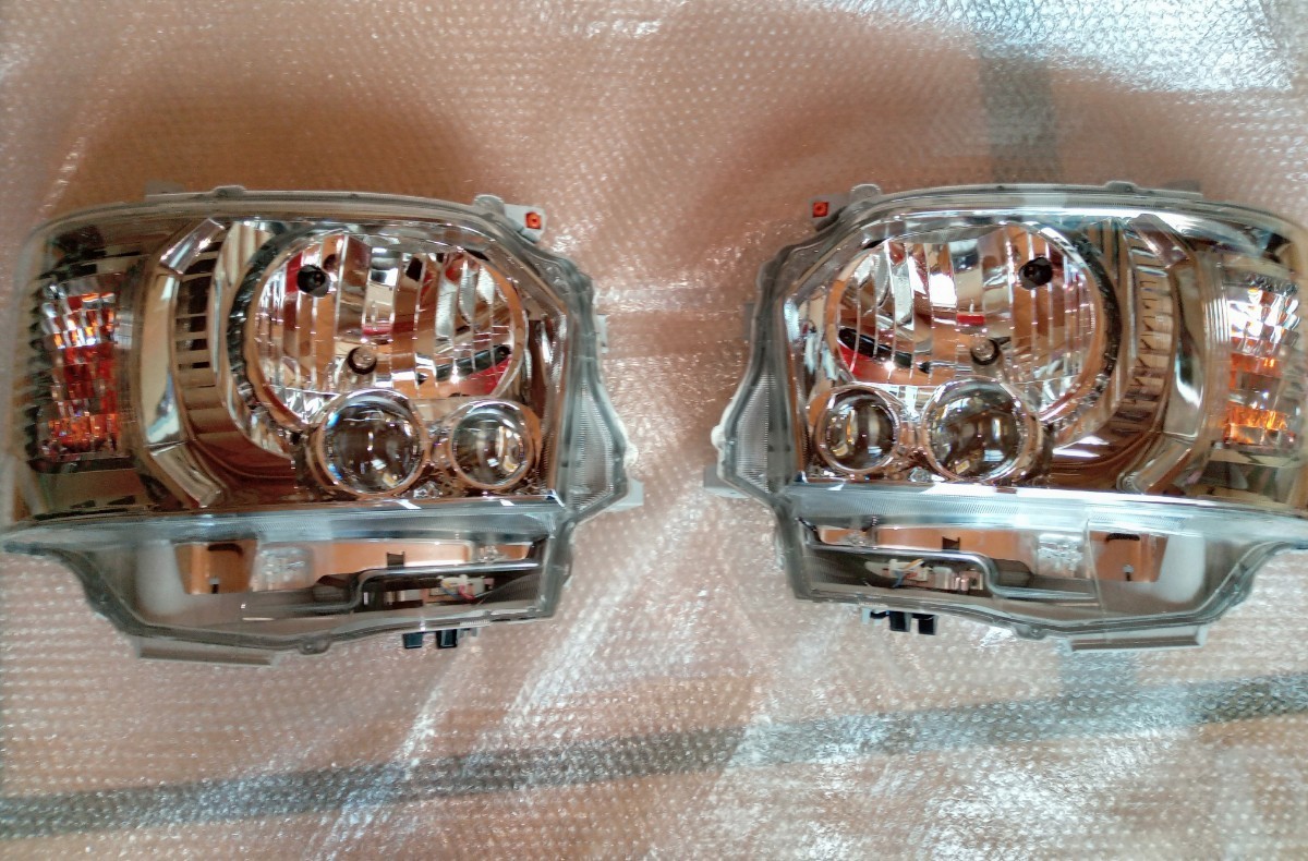 ハイエース ヘッドライト LED 左右セット 新車外し トヨタ用 自動車