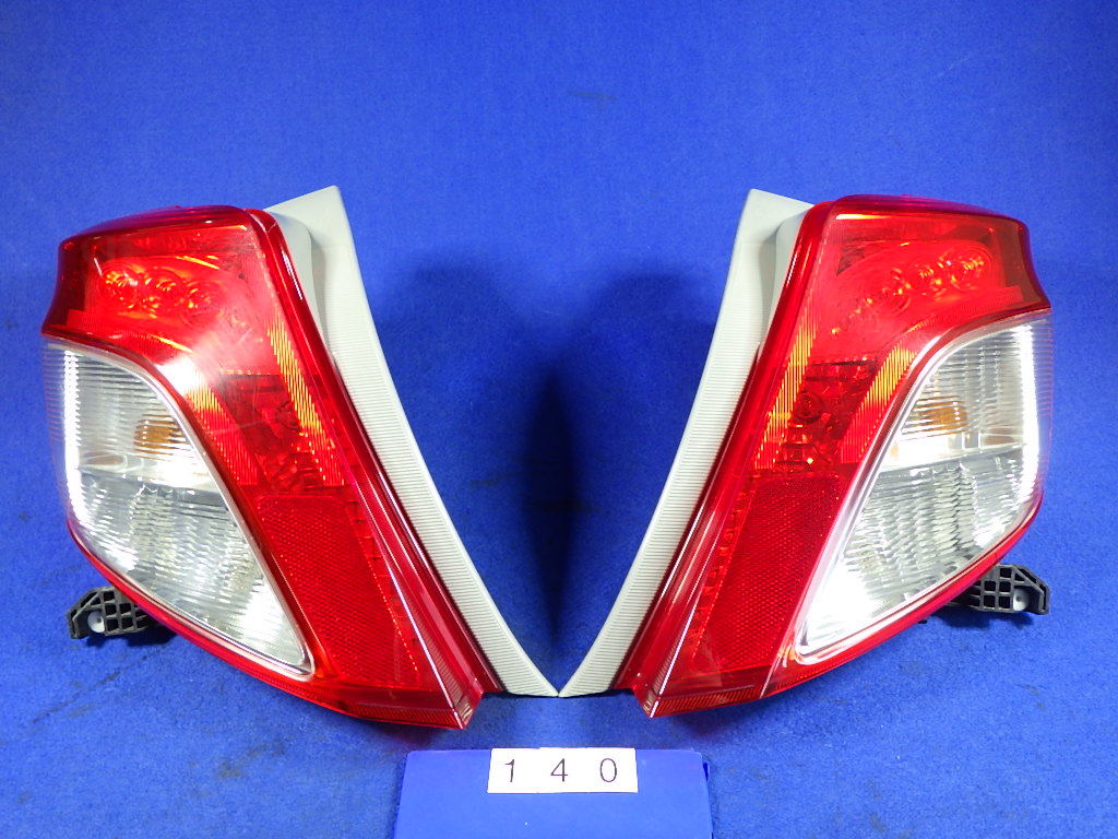 トヨタ ヴィッツ NSP135 テールランプ 左右セット コイト 52-228 81550-52801 81560-52741 前期 スタンダード系 NSP130 KSP130 NCP131 ヴィッツ 右テールランプ NSP135 左テールランプ・テールライト - NCP131