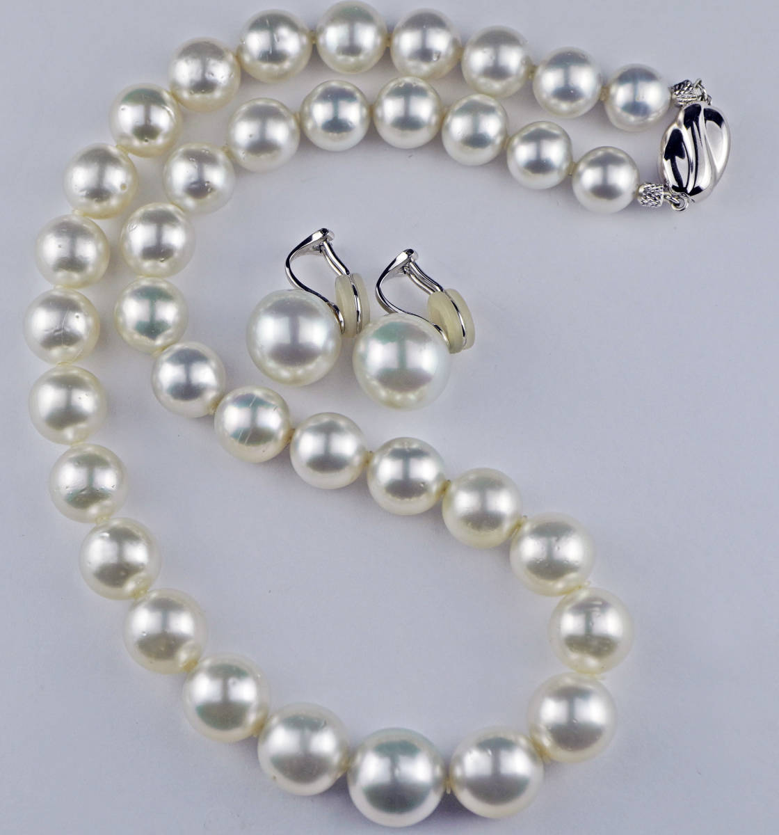 ジュエリー卸直販】極上!!艶々!!大粒天然南洋白蝶真珠【13.3㎜～9.5  