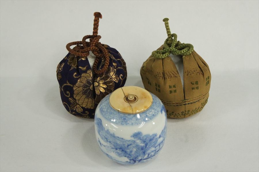 T 平戸焼 三川内焼 染付山水図 茶入 時代不詳 木箱 3574