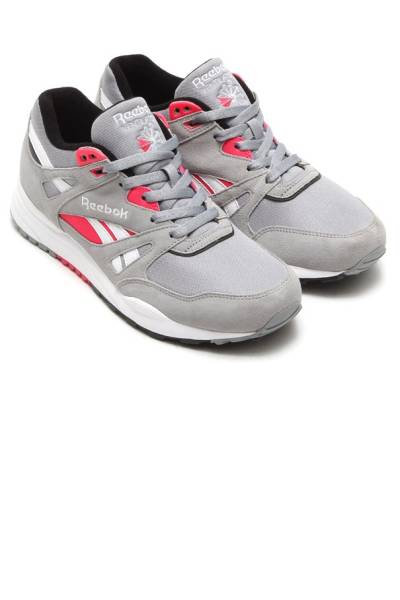 定価1万リーボック高性能ジョギングシューズクラシック灰27㎝