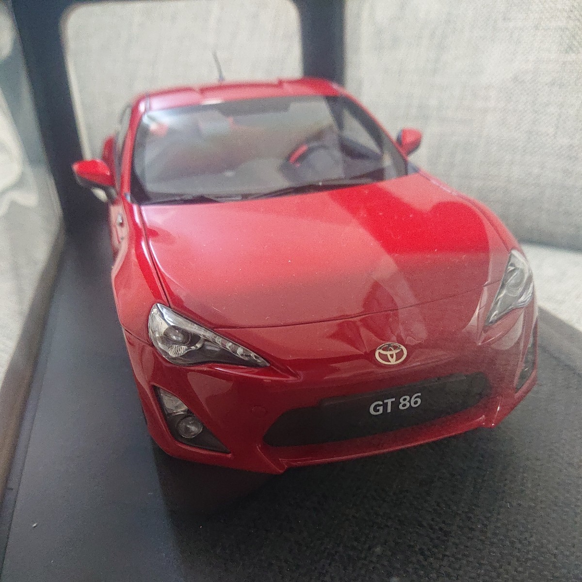 1/18 オートアート トヨタ GT86 欧州仕様/左ハンドル ライトニング 