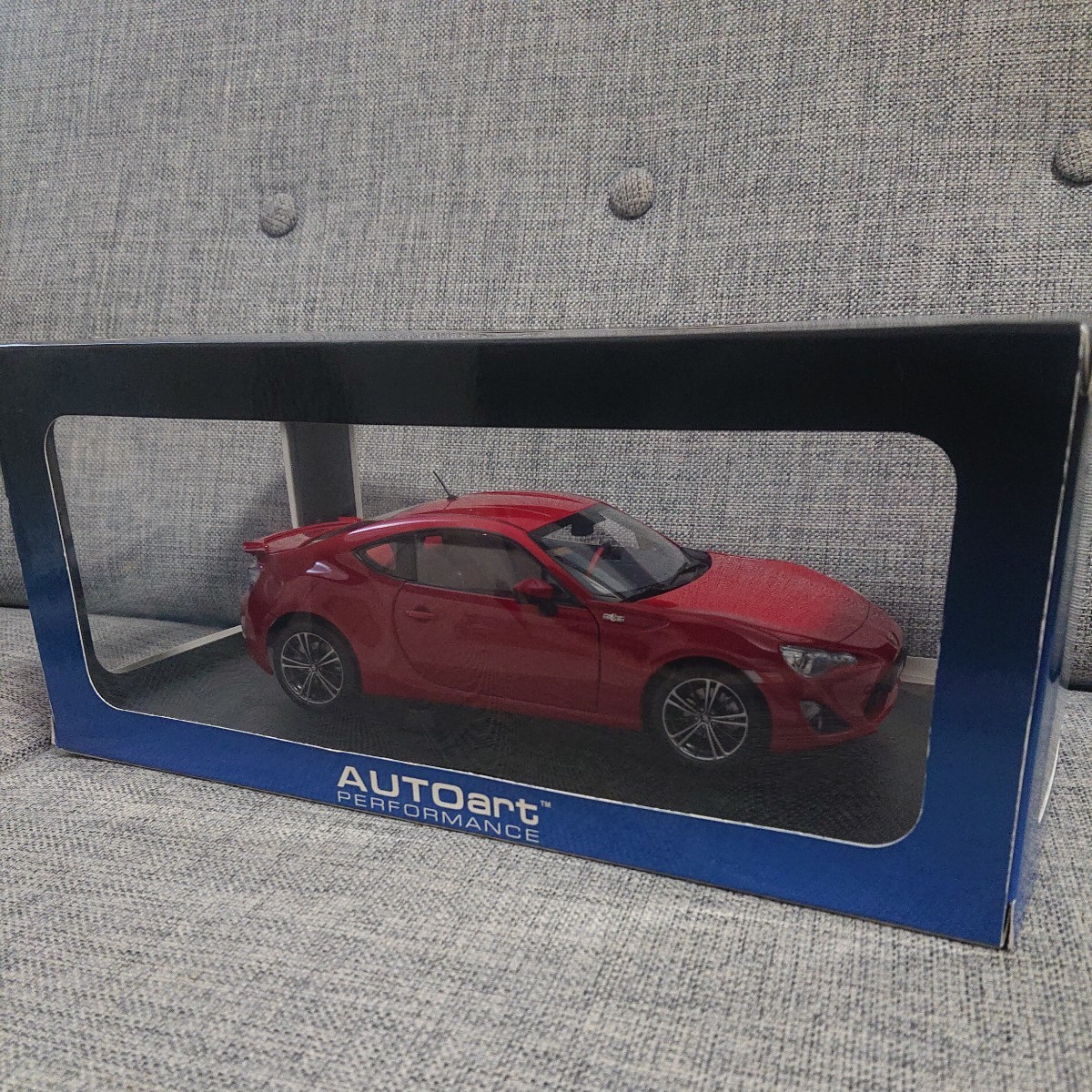 1/18 オートアート トヨタ GT86 欧州仕様/左ハンドル ライトニング 