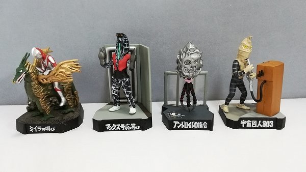 mP484a [まとめ] ウルトラ怪獣名鑑 ウルトラマン & ウルトラセブン 1st 