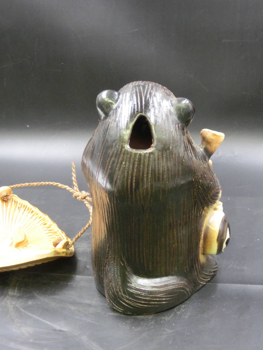 信楽焼 狸 たぬき 傘 笠 置物 招福開運 縁起物 高さ-約25cm 八相縁起