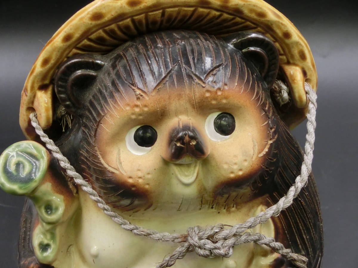 信楽焼 狸 たぬき 傘 笠 置物 招福開運 縁起物 高さ-約25cm 八相縁起