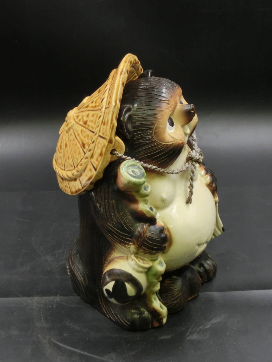 信楽焼 狸 たぬき 傘 笠 置物 招福開運 縁起物 高さ-約25cm 八相縁起