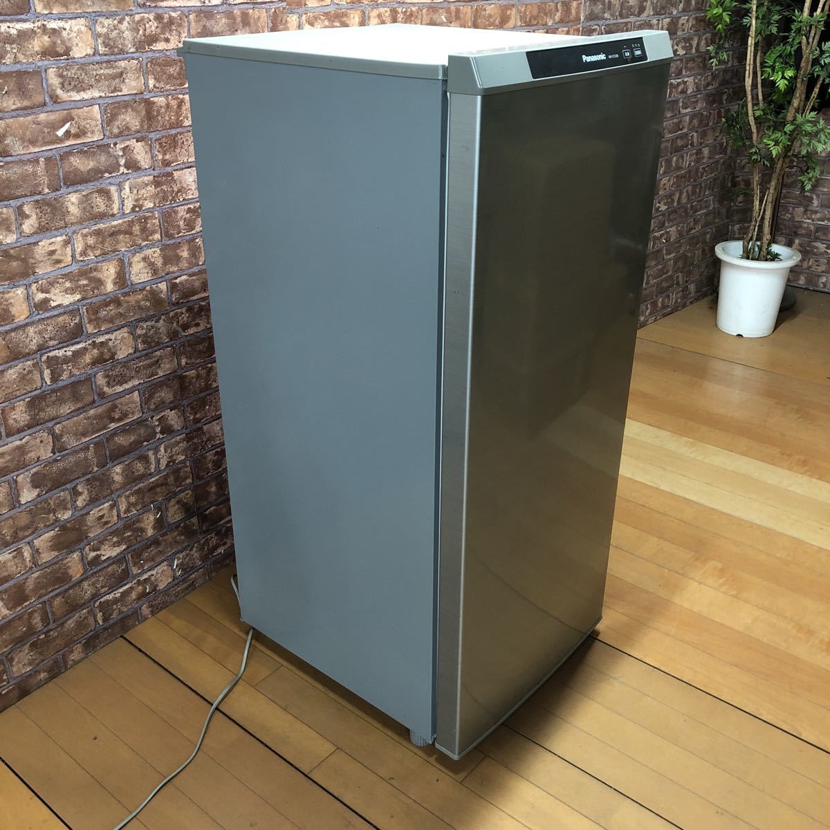 Panasonic NR-FZ120B 冷凍庫 121L シャイニーシルバー 2016年製