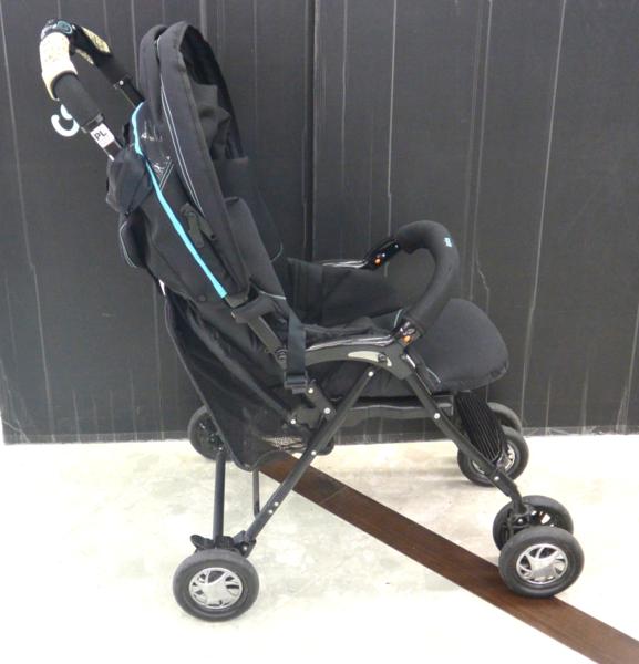 【08】アップリカ ドリブル4 ブラックandブルー 93010 中古