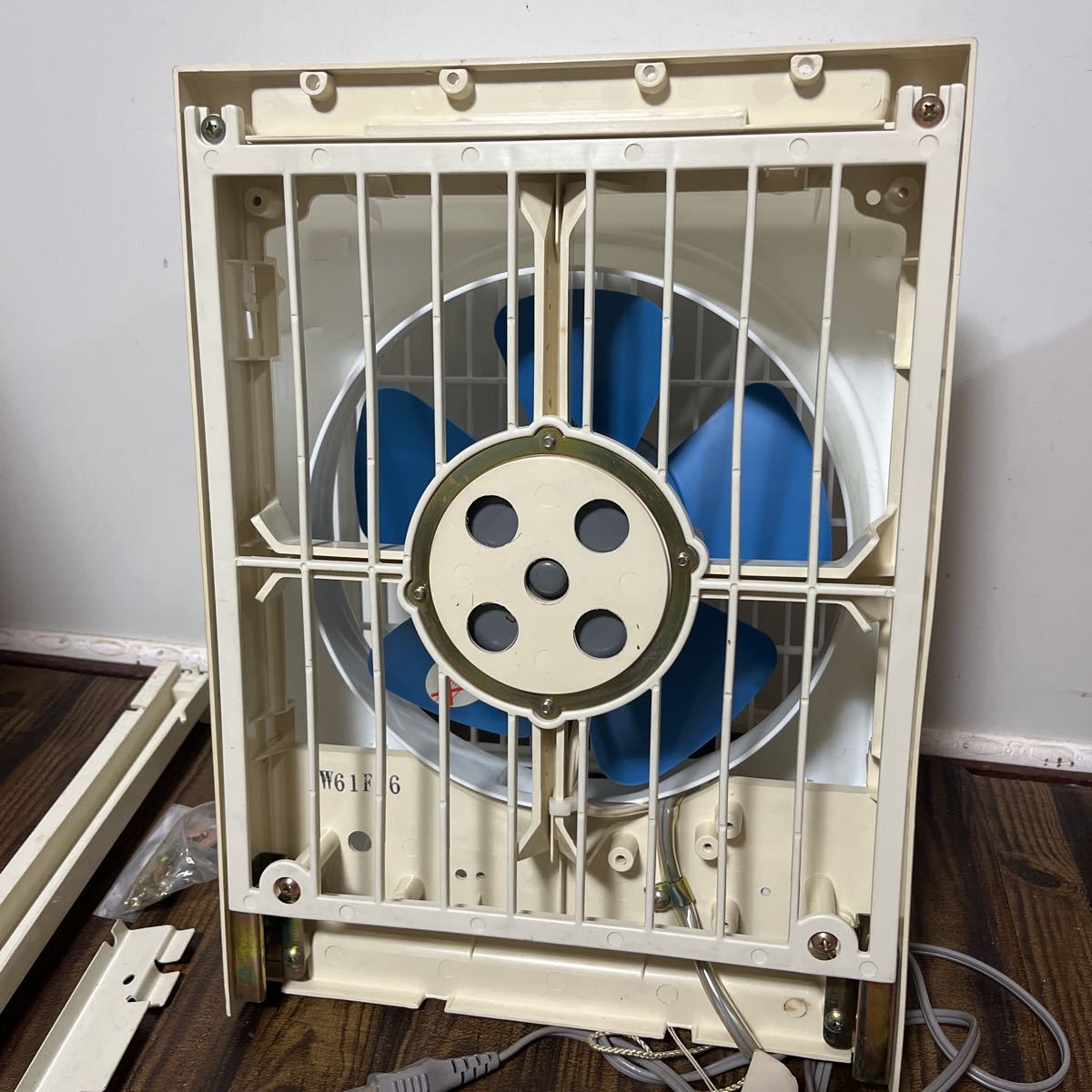 窓用換気扇 三菱 V-20W6 未使用品 昭和レトロ(換気扇)｜売買された
