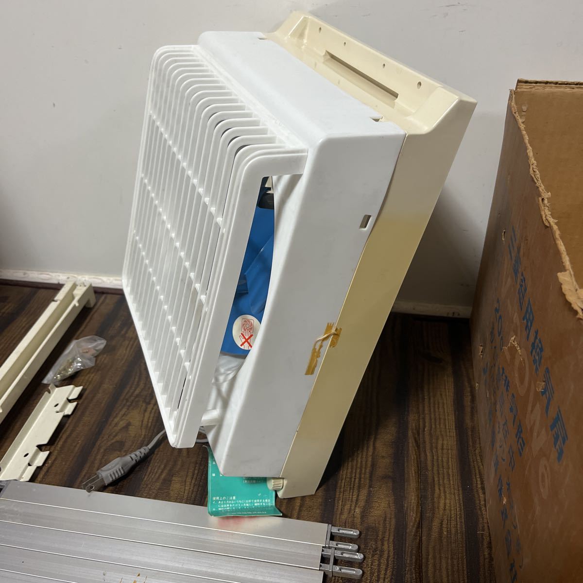 窓用換気扇 三菱 V-20W6 未使用品 昭和レトロ(換気扇)｜売買された