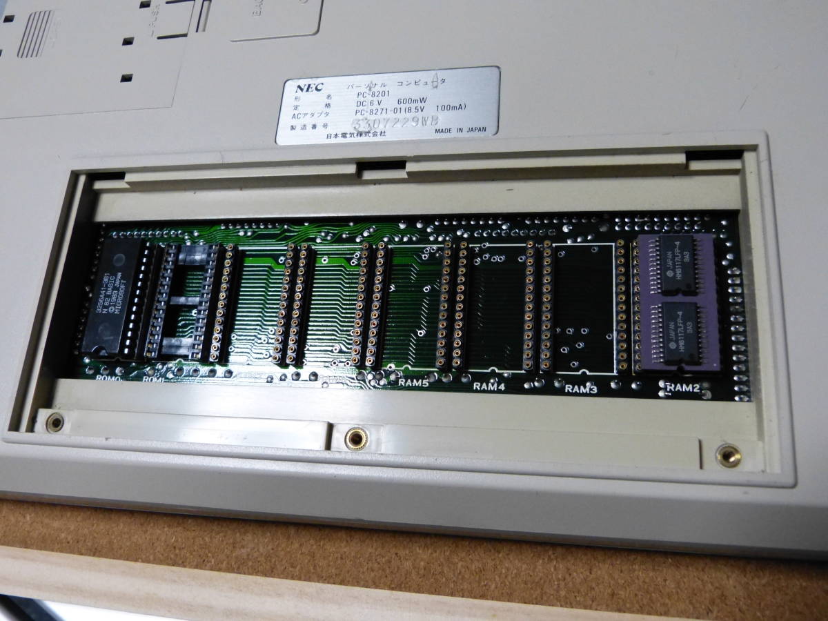 ◇NEC 旧型PC ハンドヘルドコンピュータ PC-8201 カラー：シルバー