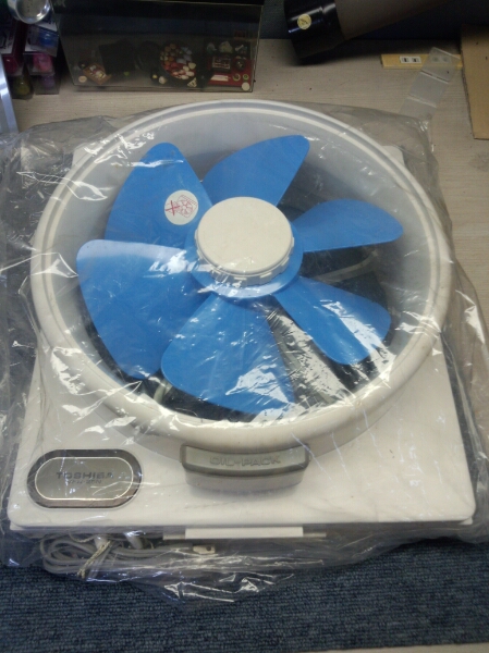 東芝窓用換気扇新品
