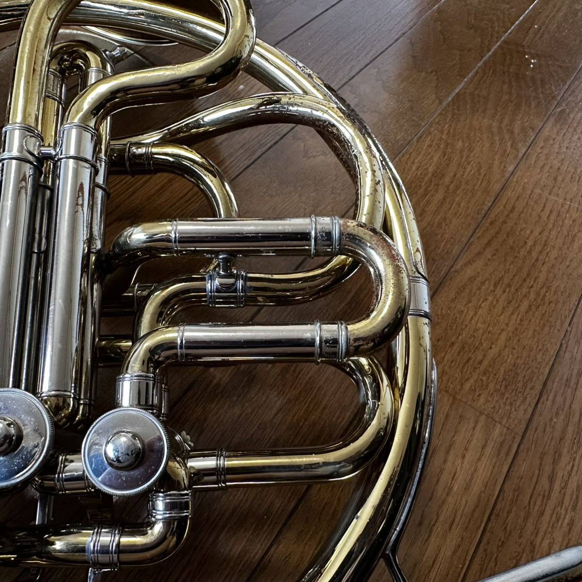 ホルン C.G.conn 6D シャイニーケース付きの入札履歴 - 入札者の順位