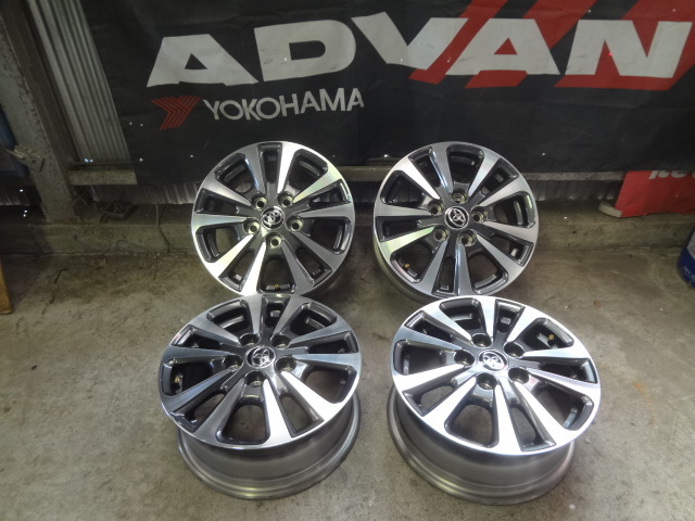 エアーゴムバルブサービス　トヨタ純正　エスクァイア？　アルミホイール　15インチ　6J　PCD114.3 5穴　オフセット50　　4本出品